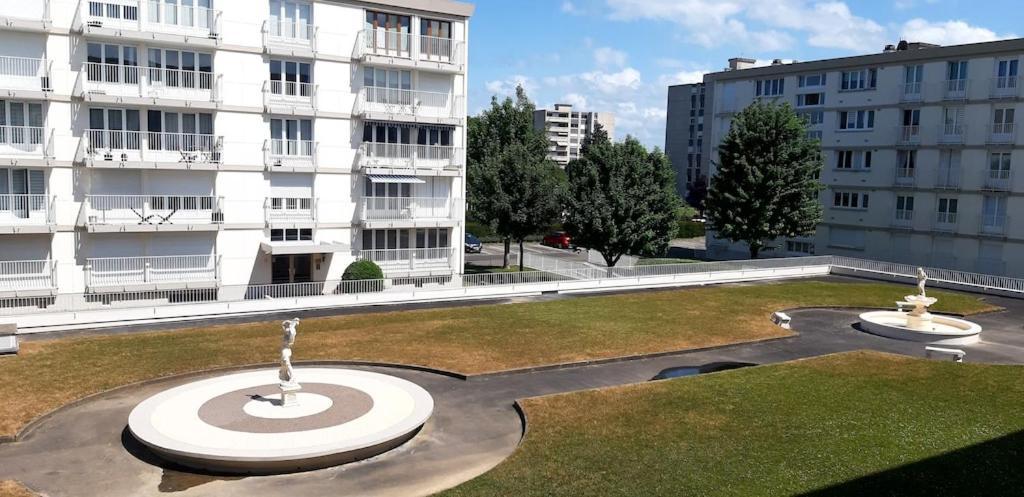 Appartement Lumineux Idealement Situe A Proximite De Musees Equipements Sportifs Salle De Spectacle Commerces Кан Екстериор снимка